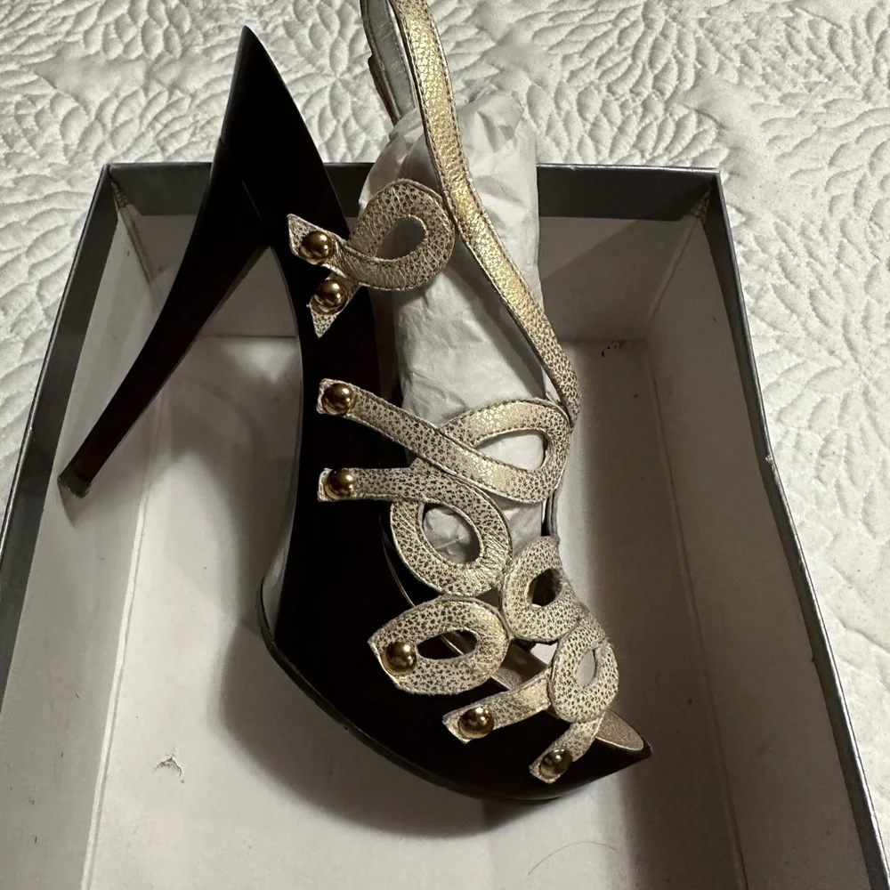 Sandals - Picture 2 of 4